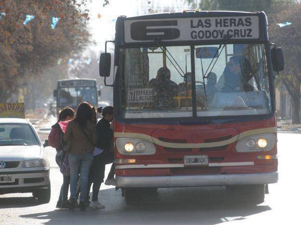 El Gobierno analiza aumentar el boleto en un veinte por ciento