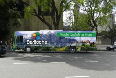 Bariloche se promociona en colectivos de Capital y Gran Buenos Aires con grandes im�genes