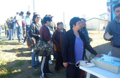Numerosos vecinos se acercaron a comprar pescado