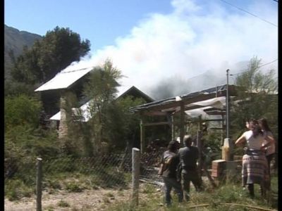 Incendio en vivienda de Villa Los Coihues