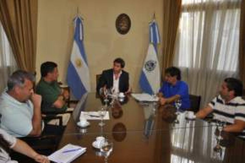 U�ac se reuni� con el Sindicato M�dico y los Vi�ateros