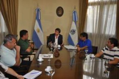 U�ac se reuni� con el Sindicato M�dico y los Vi�ateros
