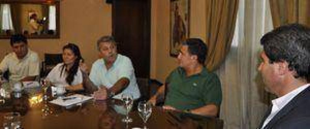 U�ac abri� el di�logo con m�dicos y vi�ateros