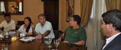 U�ac abri� el di�logo con m�dicos y vi�ateros