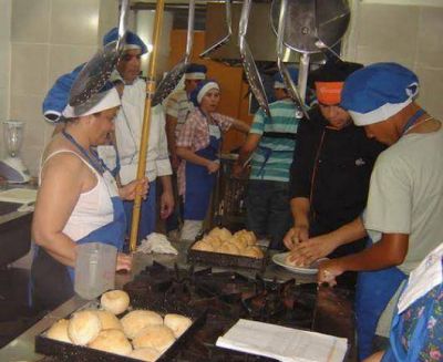 El Gobierno capacita como chef a m�s de 200 j�venes