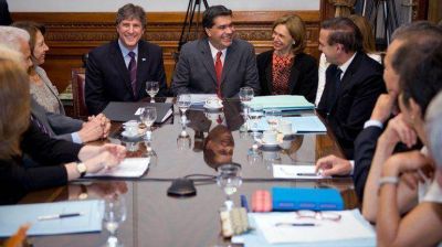 Capitanich prometi� que ir� una vez por mes al Congreso