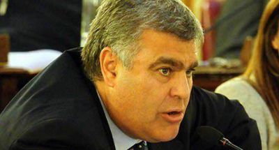"VOROBIOF NO PUEDE ESTAR NI UN MINUTO M�S AL FRENTE DEL ENTE PORTUARIO"