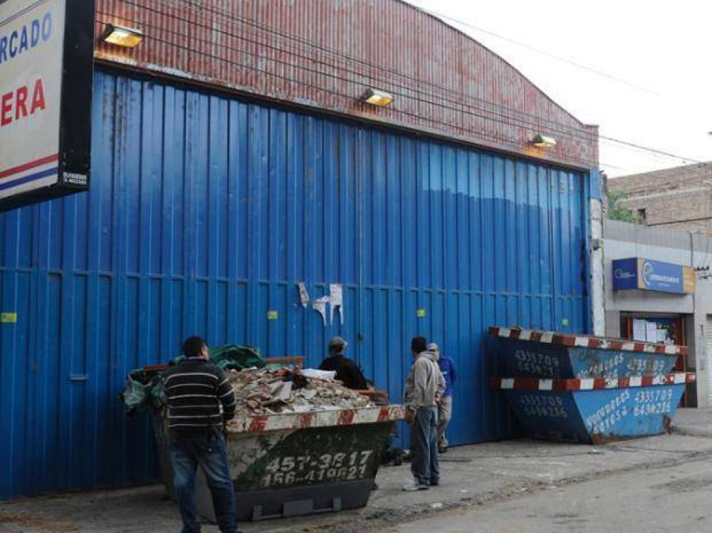 Persianas bajas,rumores y vigiliafrente a los s�per fuela postal en zona sur