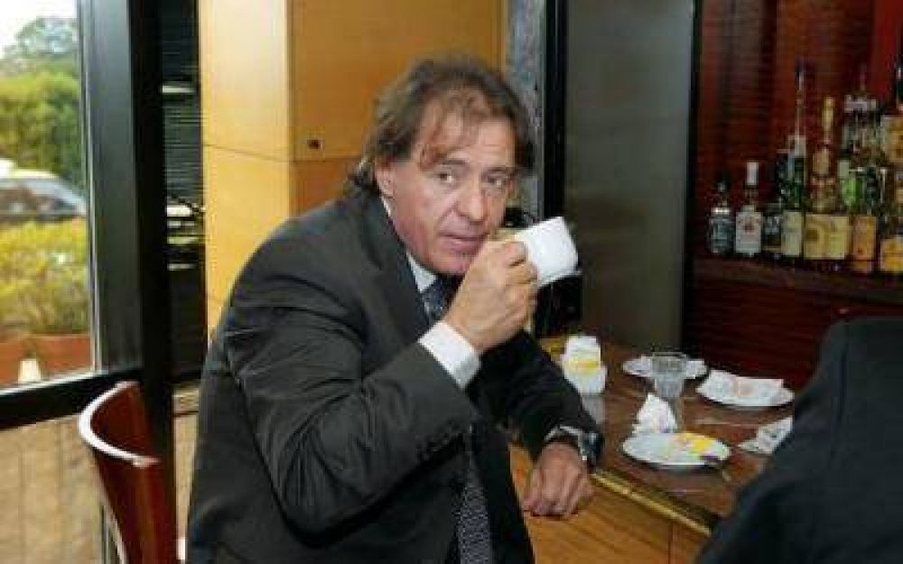 Crist�bal L�pez se qued� con la Autopista Ezeiza- Ca�uelas y viol� la Ley de Medios