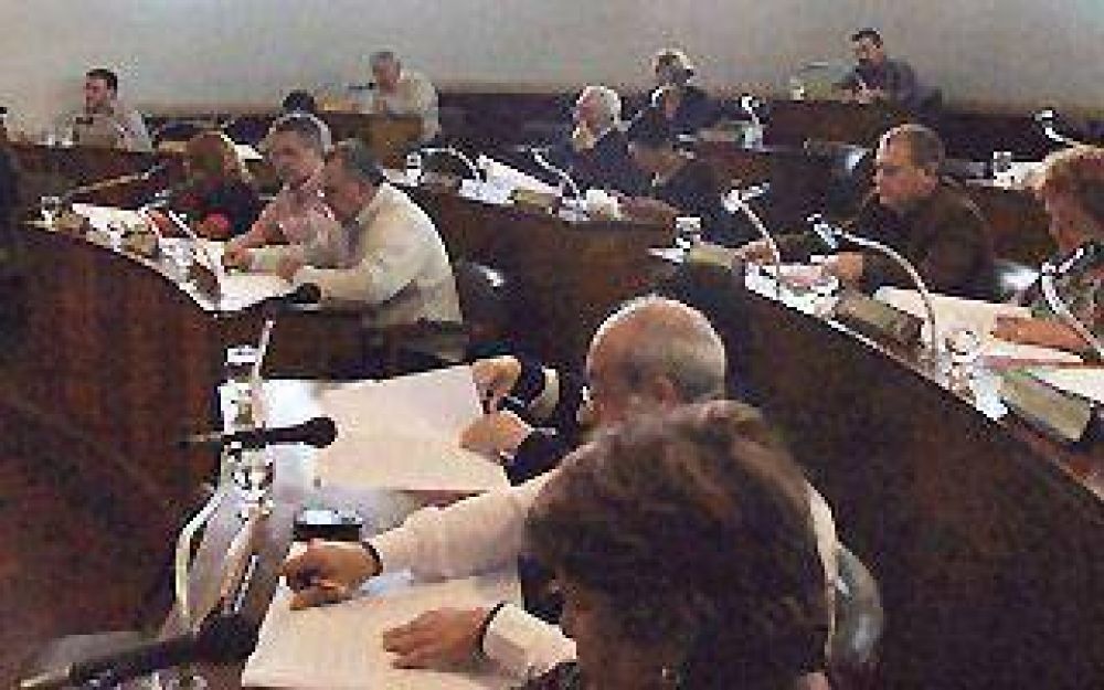 Lomas de Zamora: Por amplia mayor�a, el oficialismo ratific� la suba de tasas