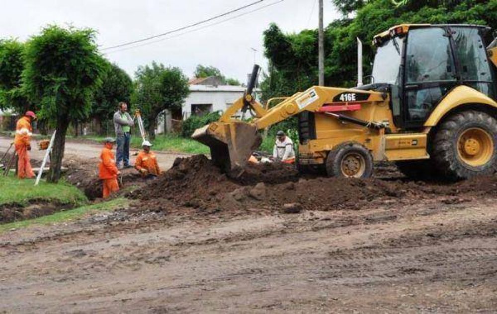 Siguen adelante los trabajos de mejorado en las calles de Ca�uelas