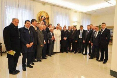 El intendente quilme�o Guti�rrez junto al Papa Francisco en el Vaticano 