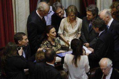 Michetti, Santilli y Solanas juraron como senadores por la Ciudad