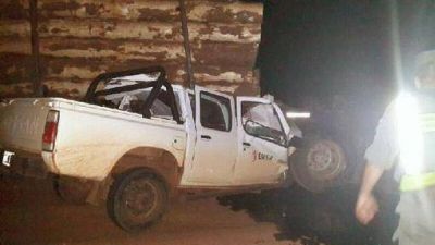 Muri� un hombre al chocar una camioneta de Emsa contra un cami�n que llevaba pino