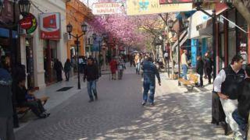 Piden desagotar los desag�es de la Peatonal Rivadavia