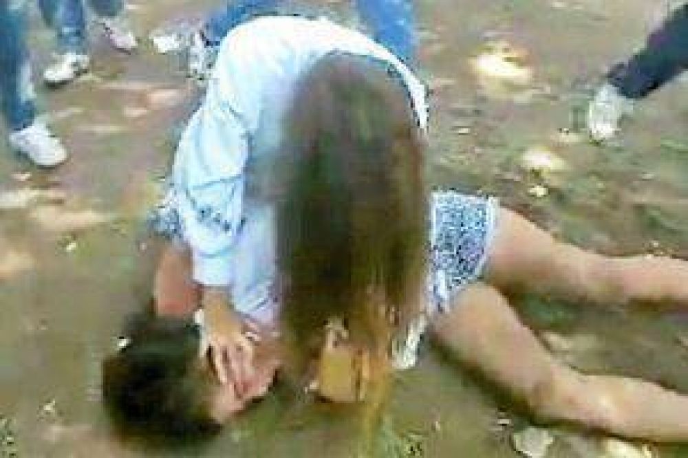 Terrible pelea de alumnas fue filmada y es furor en Facebook