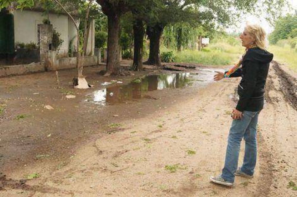Reclamo por acumulaci�n de agua ante zanjeo inconcluso 