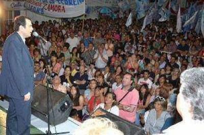 Multitudinario cierre de campa�a del Frente C�vico en Loreto