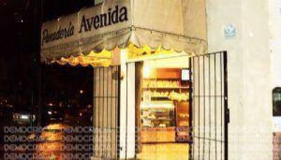 Ladrones armados y encapuchados robaron dinero, anoche en la panader�a "Avenida"