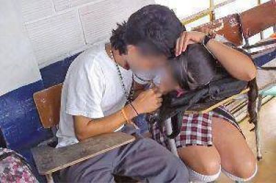 Esc�ndalo en un colegio privado por una pareja de alumnos que ten�a sexo en el aula
