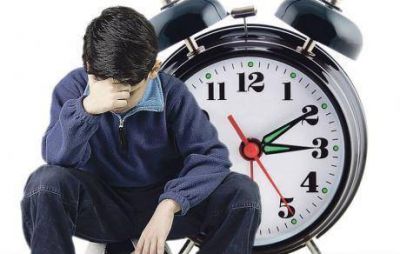 Proh�ben jugar al f�tbol a la siesta y a la noche