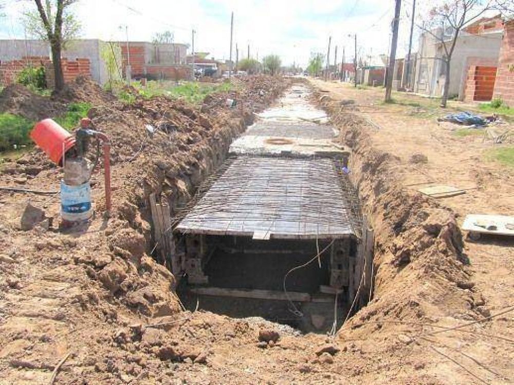 Avanza el pluvial que la Municipalidad construye al sur de las v�as del ferrocarril