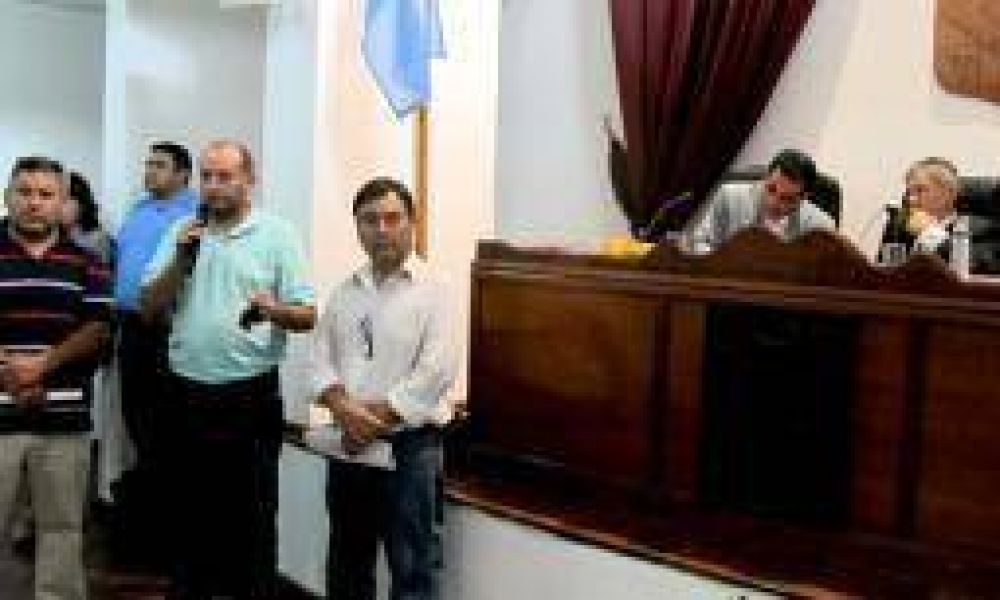 Concejales y taxistas negocian porcentaje de aumento de tarifas