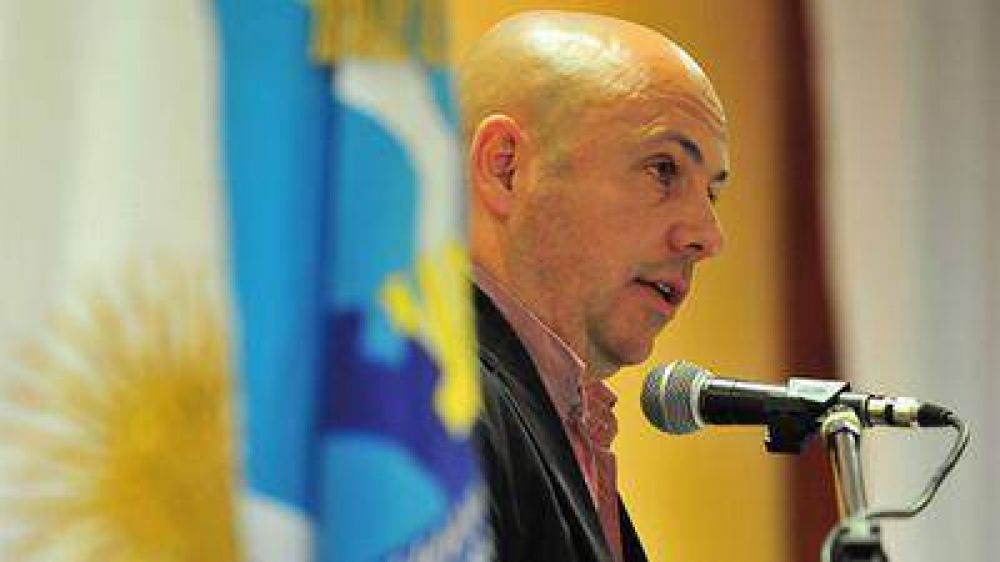 �El que vende es narcotraficante y hay que combatirlo�, desafi� Sastre