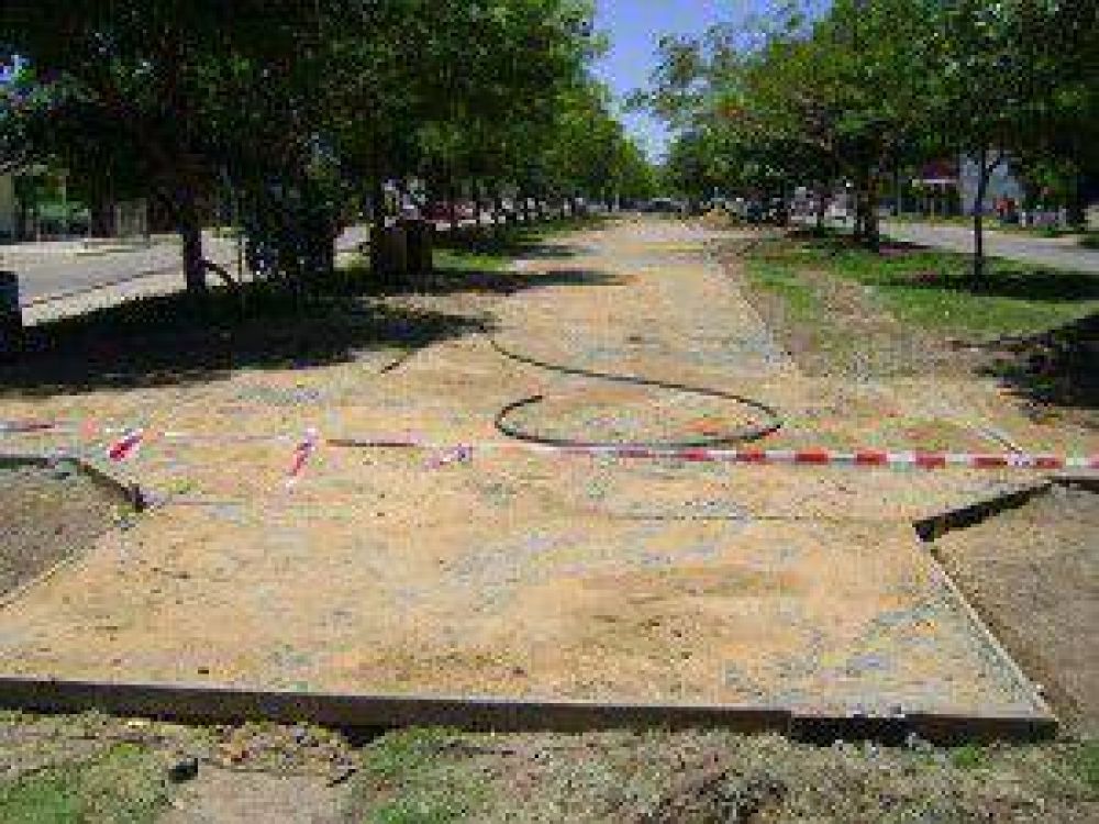 Avanzan senderos peatonales sobre Av. Gonz�lez Lelong ejecutados por la Municipalidad local