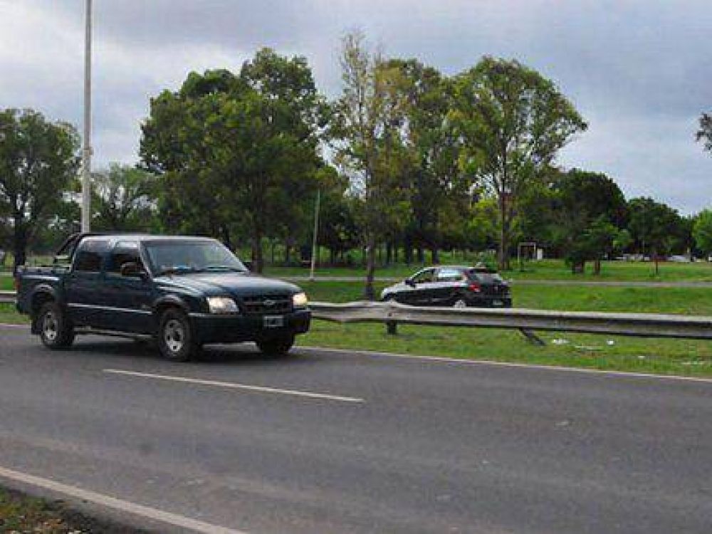 Reclaman un puente peatonal en avenida Uranga y Rondeau: temen accidentes