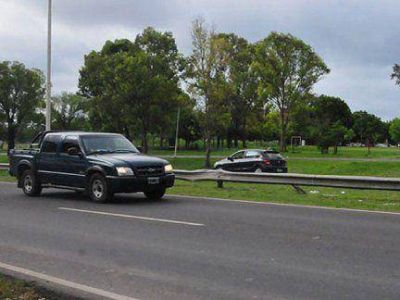 Reclaman un puente peatonal en avenida Uranga y Rondeau: temen accidentes