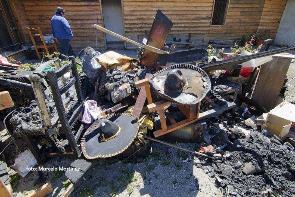 Dos artesanos y tres monjas perdieron sus pertenencias en un incendio