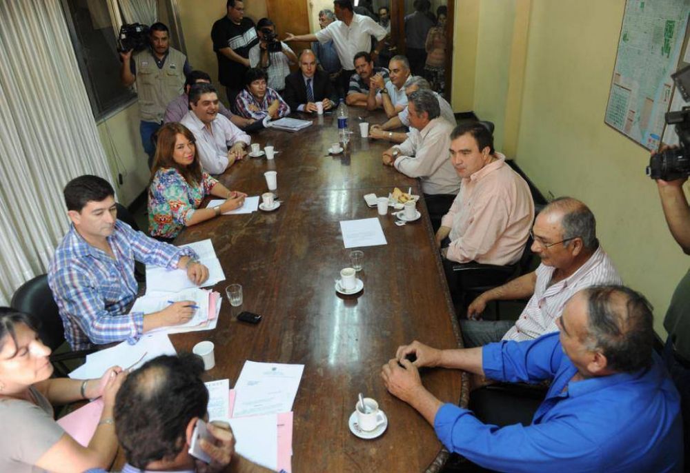 El debate por el aumento en los taxis se posterga dos semanas