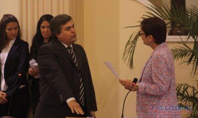 Camau jurar� hoy sobre la reformada Carta Org�nica