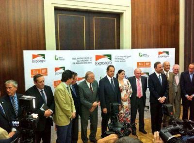 Como en marzo, Scioli se volvi� a mostrar en Expoagro con Marcela Noble