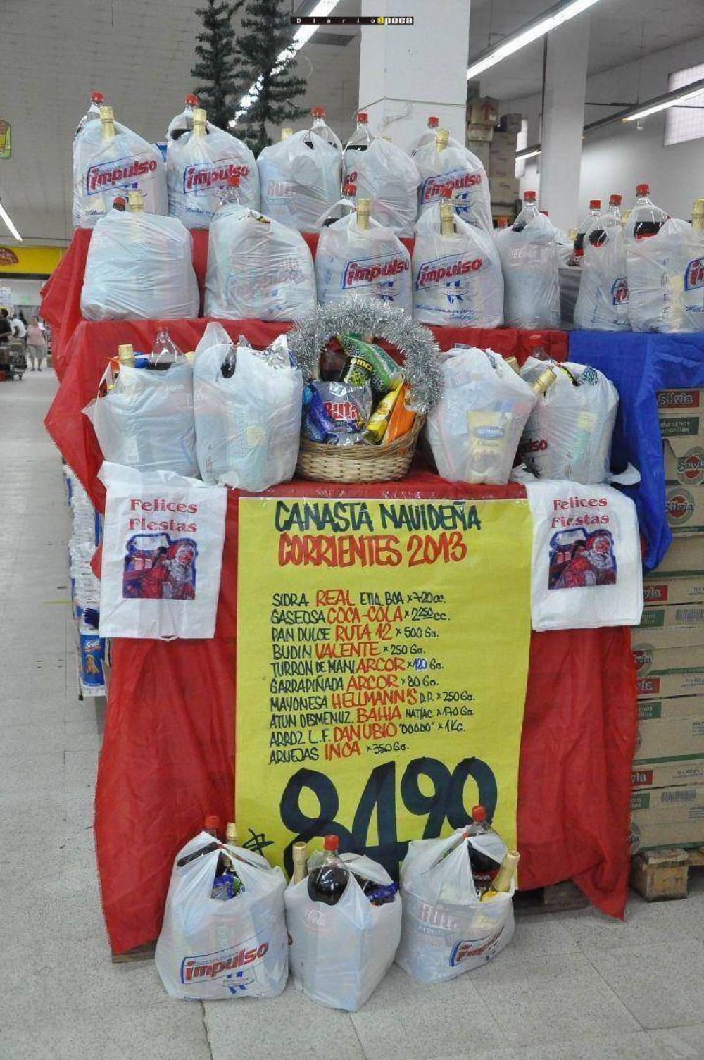 Los comercios empiezan a exhibir lentamente la canasta navide�a