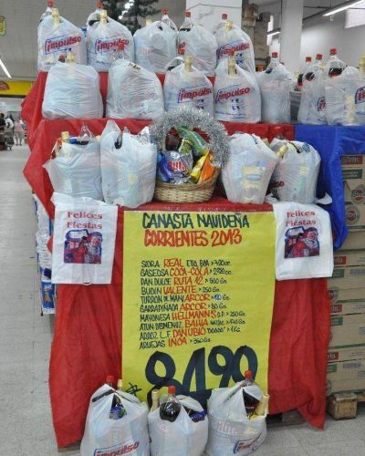 Los comercios empiezan a exhibir lentamente la canasta navide�a