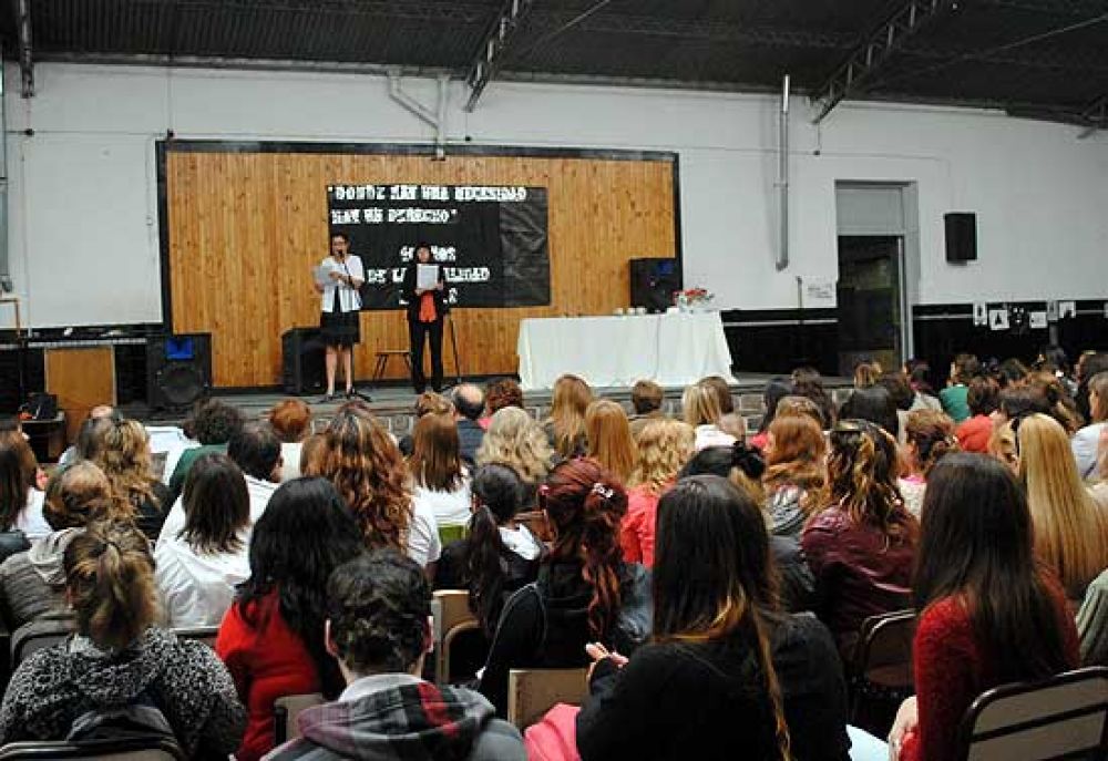 Emotivo acto, para celebrar 40 a�os de la educaci�n de adultos