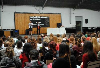 Emotivo acto, para celebrar 40 a�os de la educaci�n de adultos