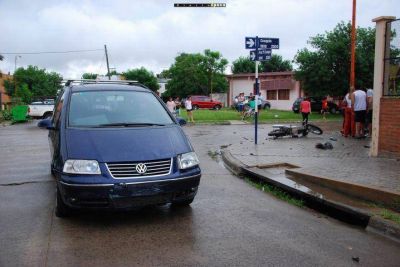 Muri� el peat�n embestido por moto ocupada por menores