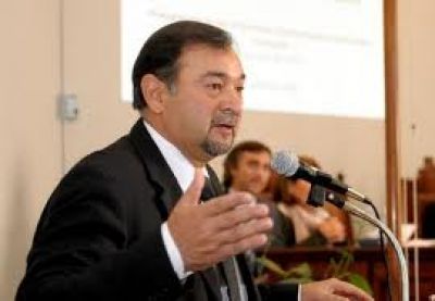 Miguel Isa logra democratizar la elecci�n del Defensor del Pueblo