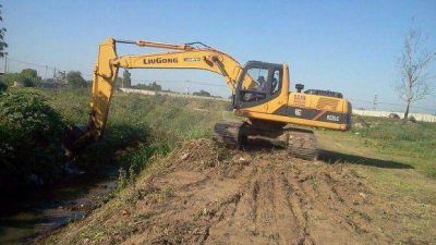 Limpian el canal de desag�e pluvial Bernab� Araoz
