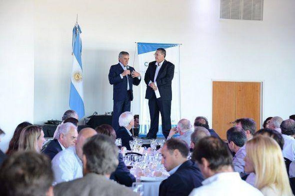 Jes�s Cariglino particip� del almuerzo de fin de a�o de CEPIMA