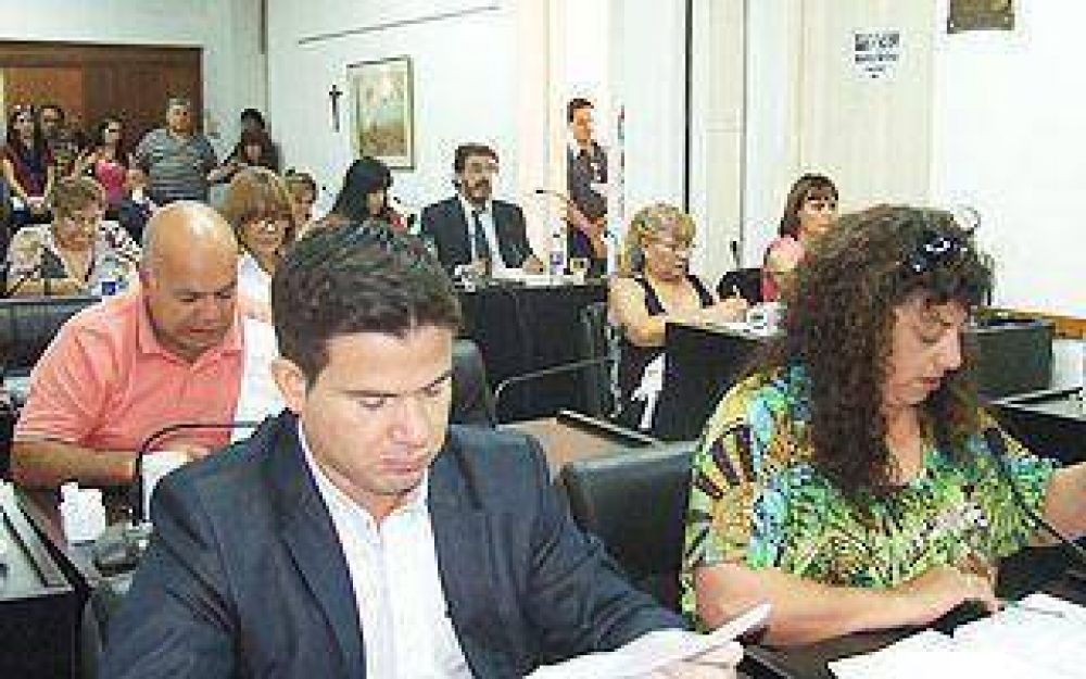 Almirante Brown: Renunci� San Pedro y aprobaron pr�rroga por el Presupuesto