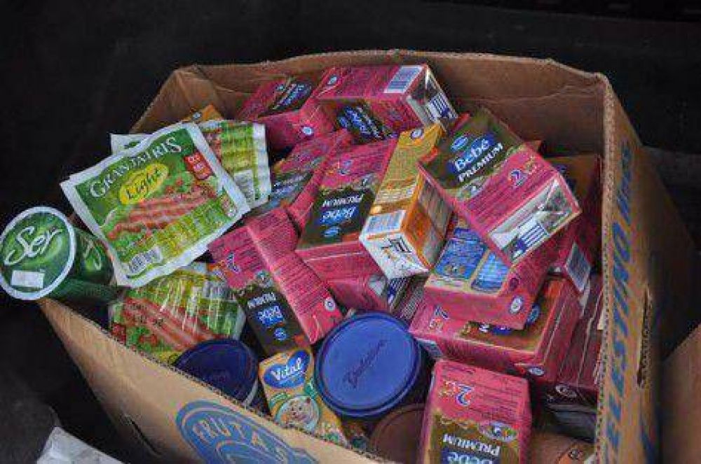 Decomisaron alimentos en mal estado y vencidos en un supermercado