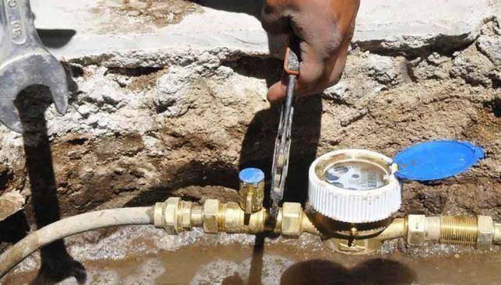 Agua: extienden por 5 a�os el cargo del 18%