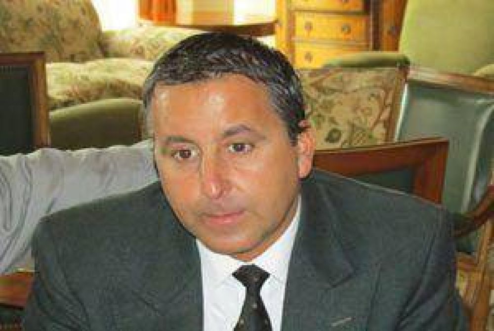 Azcona: �Baragiola debe asumir la presidencia del Concejo�
