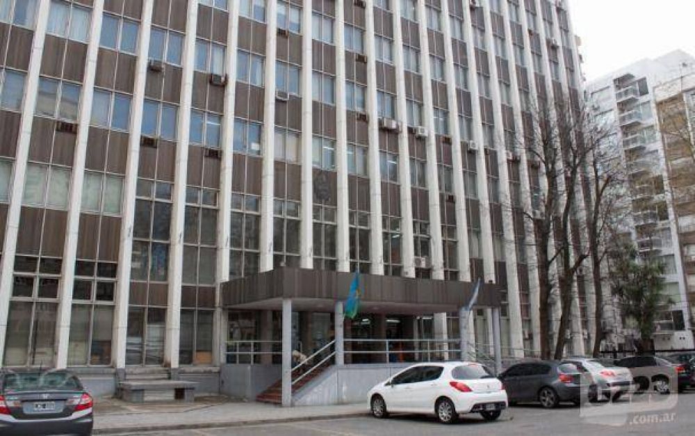 Lo absuelven porque la polic�a simul� la presencia de un testigo