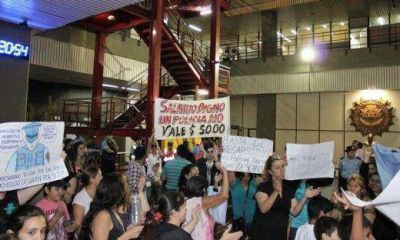 Familias de polic�as �tomaron� la Jefatura