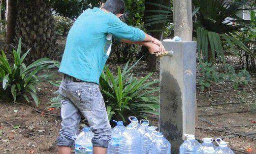 Sancionan por traficar agua local a vecinos de otros pueblos